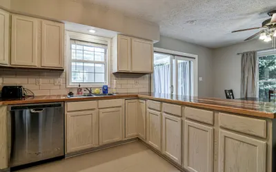 Photo 4 - 2 BR apt near Mtn to Sea Hiking Trail