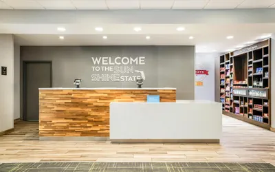 Photo 4 - Hampton Inn Fort Myers Downtown