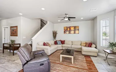 Photo 2 - A Sunny Escape By The Pool 3 Bedroom Townhouse
