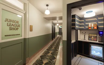 Photo 4 - The Flat Iron Hotel