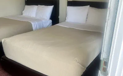 Photo 2 - The Grand Motel Inn and Suite Louisville