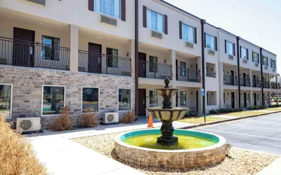Photo 2 - Days Inn By Wyndham College Park Atlanta Airport South