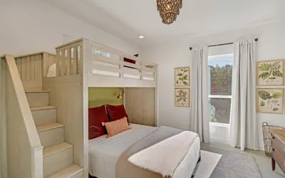 Photo 5 - Gorgeous Home With Hot Tub 5min From the River