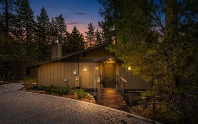 Photo 2 - Moonridge Manor
