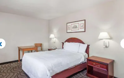 Photo 4 - Tri City Inn