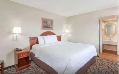 Photo 2 - Tri City Inn