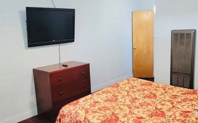 Photo 3 - Wiebe Motel