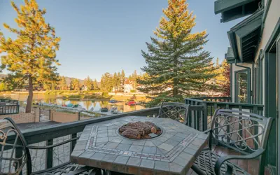 Photo 2 - Lakefront Viking Oasis Condo