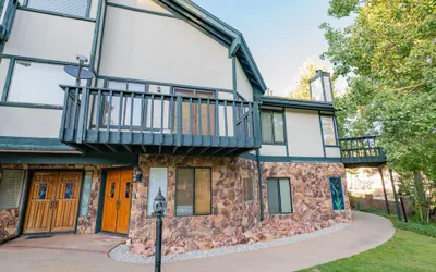Lakefront Viking Oasis Condo
