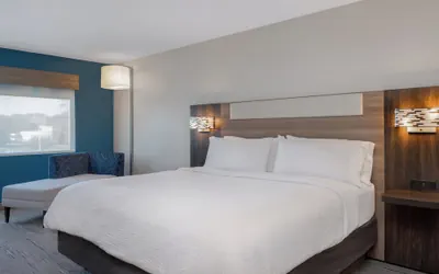 Photo 5 - Holiday Inn Express and Suites Alton St Louis Area by IHG