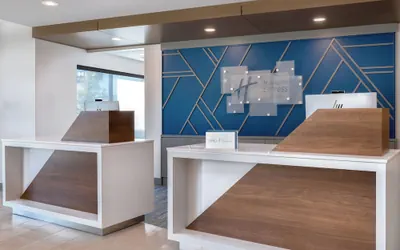 Photo 2 - Holiday Inn Express and Suites Alton St Louis Area by IHG