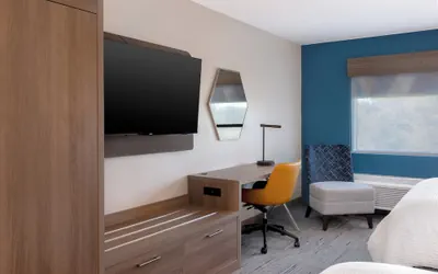 Photo 4 - Holiday Inn Express and Suites Alton St Louis Area by IHG