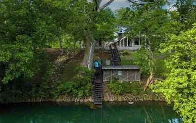 Photo 2 - Luxury Riverfront Villa With Firepit & Gameroom!