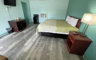 Photo 3 - Lamplighter Inn