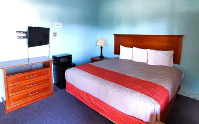 Photo 4 - Holiday Host Motel & RV Park