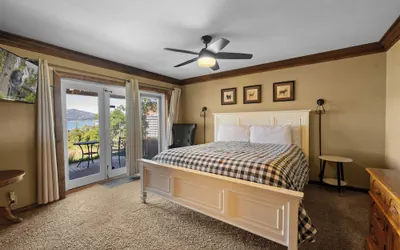 Photo 4 - Grand Lakefront Escape