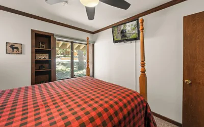 Photo 3 - Grand Lakefront Escape