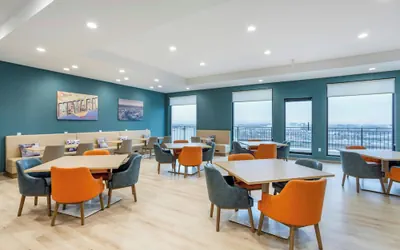 Photo 2 - Four Points by Sheraton Newark Airport
