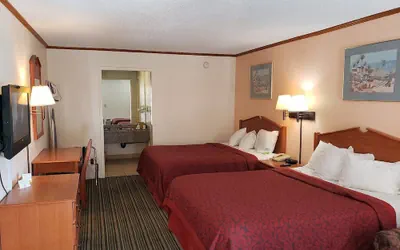Photo 4 - Economy Hotel Wichita- Florence St.