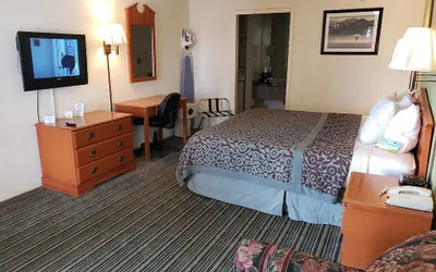 Photo 3 - Economy Hotel Wichita- Florence St.