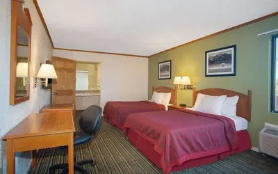 Photo 2 - Economy Hotel Wichita- Florence St.
