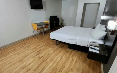 Photo 5 - Studio 6 Extended Stay - Columbus, GA -Downtown