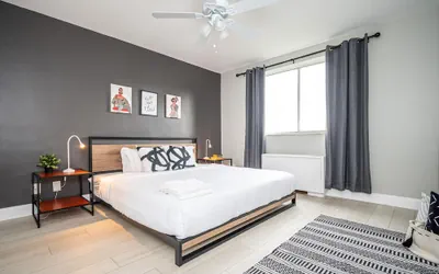 Photo 5 - ATL Downtown 2BR with Free Parking Gym