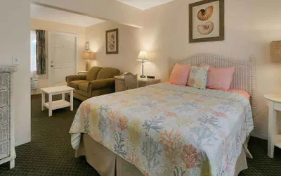 Photo 5 - Carlton House Motel