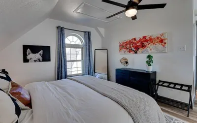 Photo 3 - Private Guesthouse With Deluxe Home Theater 1 Bedroom Home by RedAwning