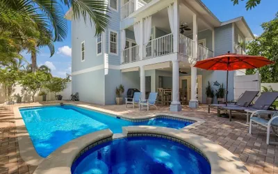 Photo 2 - Fanta Sea 4 Bedroom Home by RedAwning