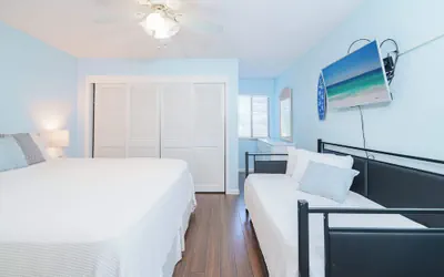 Photo 2 - Sea Forever Cozy Oceanfront Condo