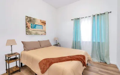 Photo 4 - New Listing University Pastoral
