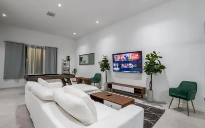 Photo 2 - Villa Milan - Billiards Terrace w Grill Smart TV