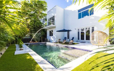 Photo 2 - Chic Villa - 2-story Villa Terrace w Grill Pool