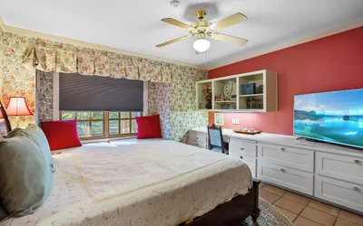 Photo 3 - 7br Home w/ Pool - Perfect for Family Reunions
