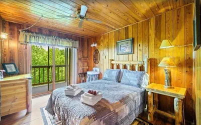 Photo 4 - Little Greenbriar Lodge