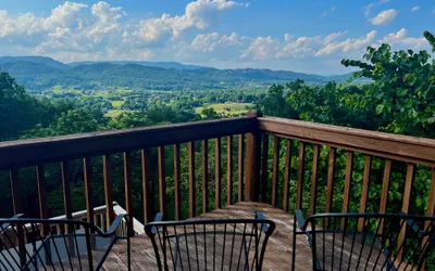 Photo 2 - Little Greenbriar Lodge