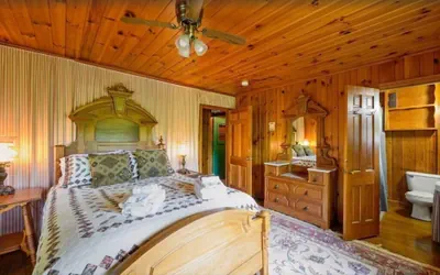 Photo 5 - Little Greenbriar Lodge