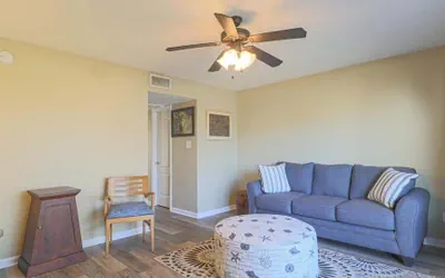 Photo 2 - Oak Glen Unit 84