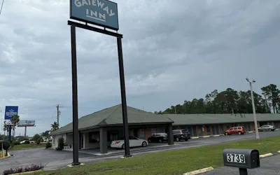 Photo 2 - Gateway Inn