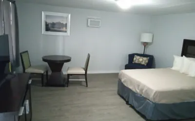 Photo 3 - Homes-N-Courts