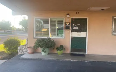 Photo 2 - Town House Motel