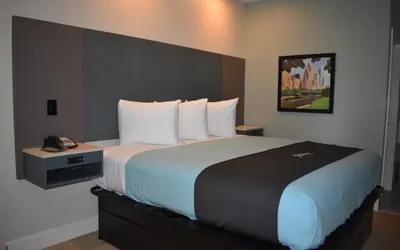 Photo 4 - Bluestar Inn