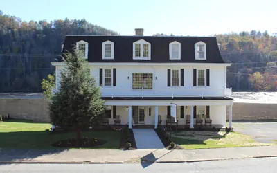 Photo 2 - The Washington Inn