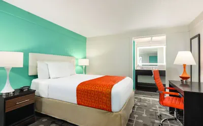 Photo 5 - Dover Inn & Suites