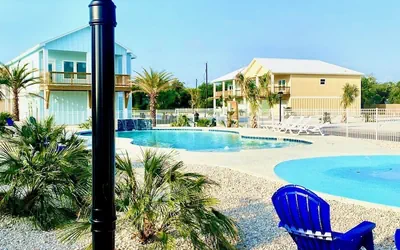 Photo 2 - Under The Sea Sp107 4 Bedroom Home by RedAwning