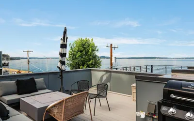 Photo 2 - Alki Beach Escape Romantic Waterfront Getaway for 2