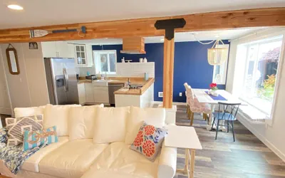 Photo 2 - 2BR 2BA Alki Beach Waterfront Retreat Extended Stay