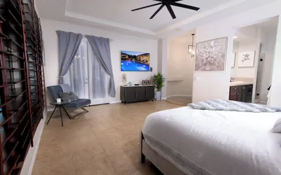 Photo 4 - Runaway, Getaway, Swim away in a Luxury Home