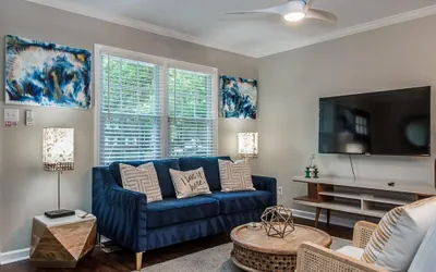 Photo 2 - Single-family Home With Spacious Backyard